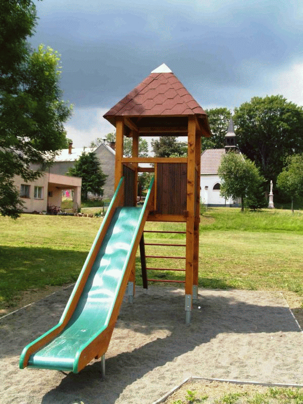 Věž - jehlanová střecha