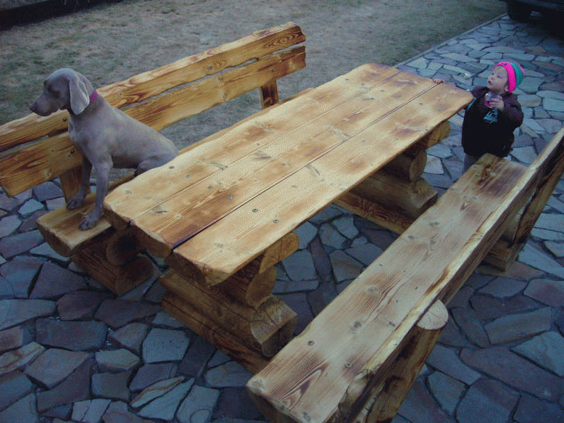 Záhradný nábytok z guľatiny