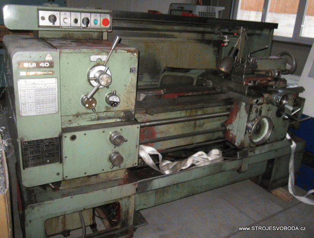 Soustruh hrotový univerzální SUI 40/1000.