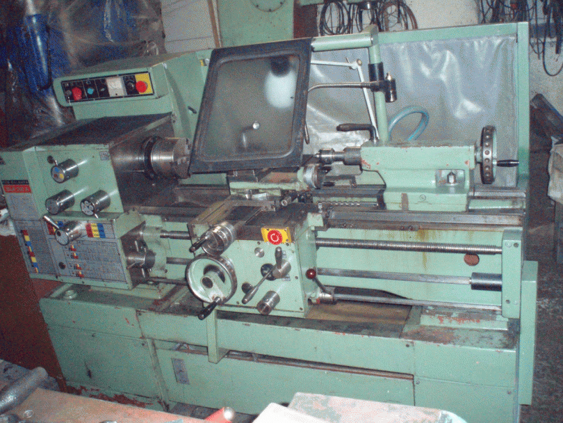 Sústruh hrotový SUI 32/750