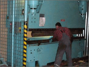 Výroba ohraňovaním plechu a lisovanim