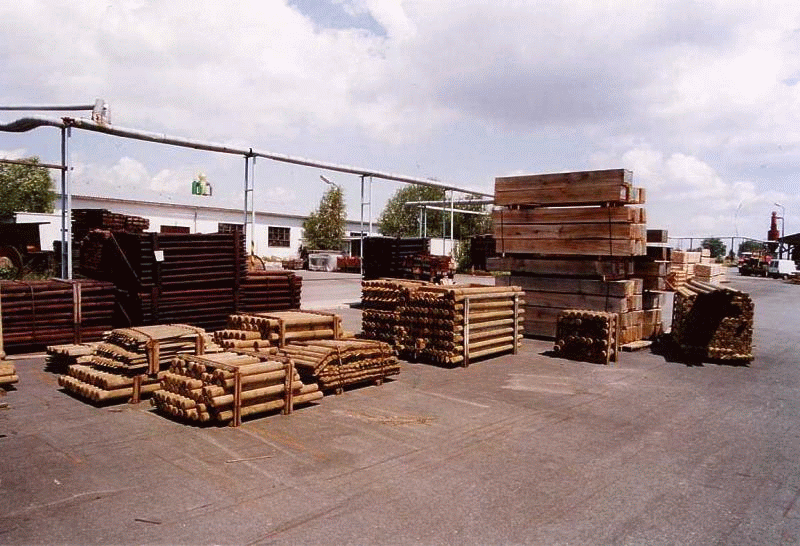 Výroba sloupového a tyčového sortimentu - Výroba loupaných palisád a kůlů