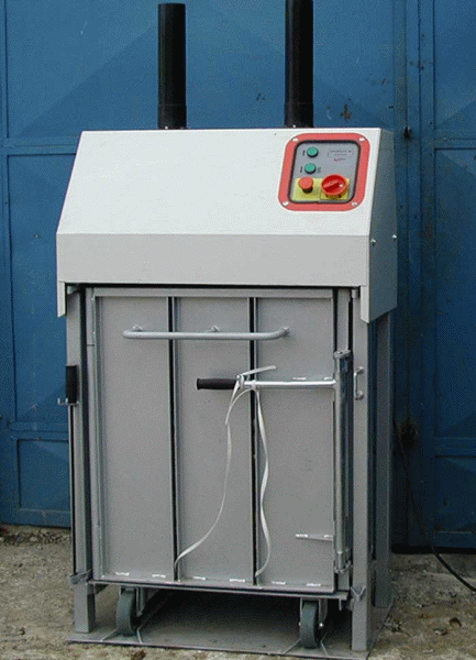 Poľnohospodársky baliaci stroj