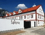 Rekonstrukce a dostavba usedlosti Šafránka, Praha
Doba výstavby: 01/2005 - 01/2006

Ve svahu nad motolskou nemocnicí se již od poloviny 17. století nachází usedlost Šafránka. Doposud se tento komplex budov, zapsaný v seznamu kulturních památek, doslova rozpadal. Nyní opět dostává šanci na život.